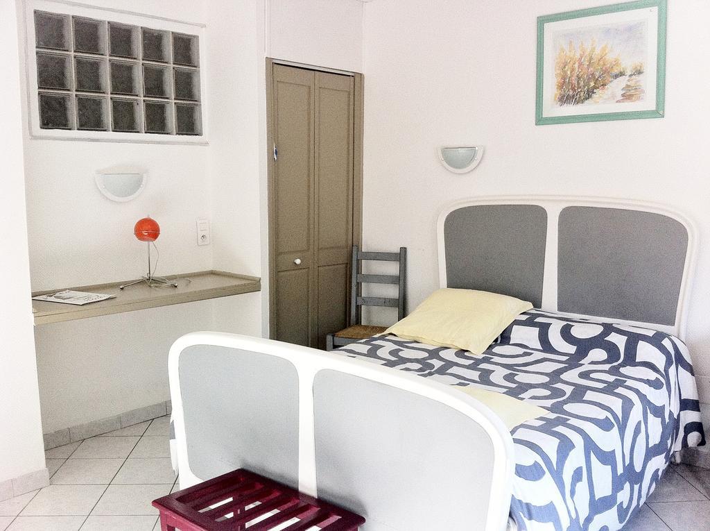 Hôtel Résidence Larroque Caussade Quarto foto